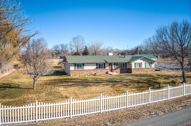 single story home with a front yard