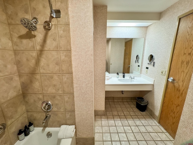 bathroom featuring sink and tiled shower / bath combo