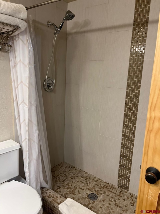 bathroom with toilet and curtained shower