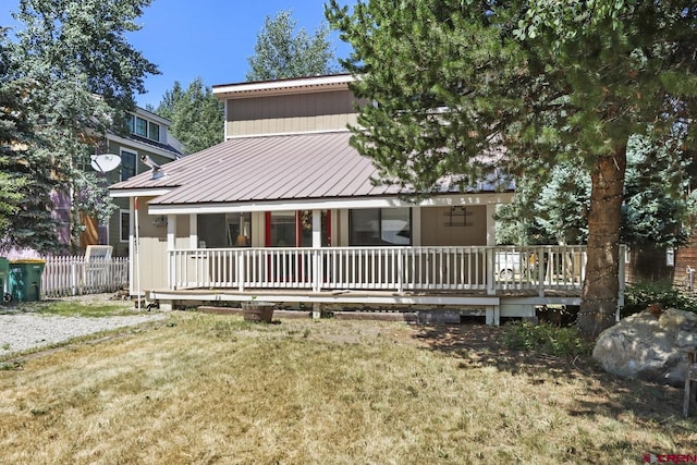 view of front of home featuring a porch and a front yard