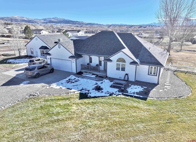 view of front of house featuring a front yard, a garage, and a mountain view