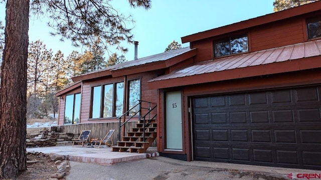 view of front of property featuring a garage