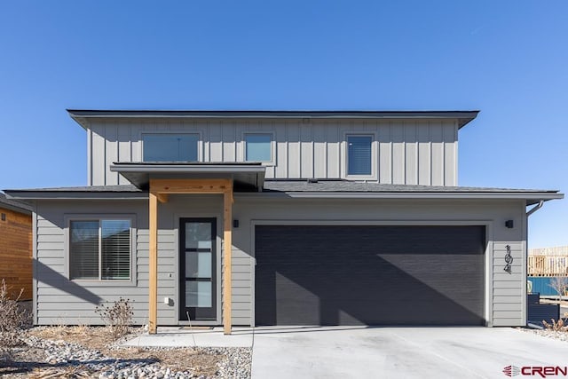 view of front facade with a garage