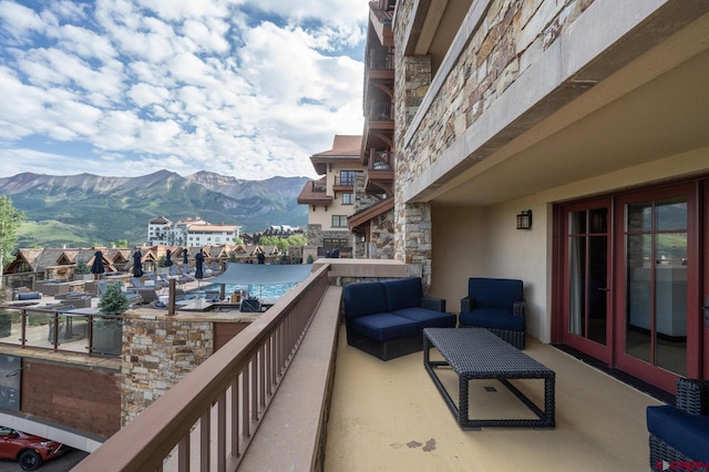 balcony with a mountain view and an outdoor hangout area