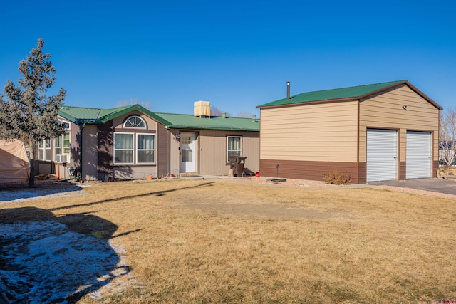 view of front facade featuring a garage and a front lawn