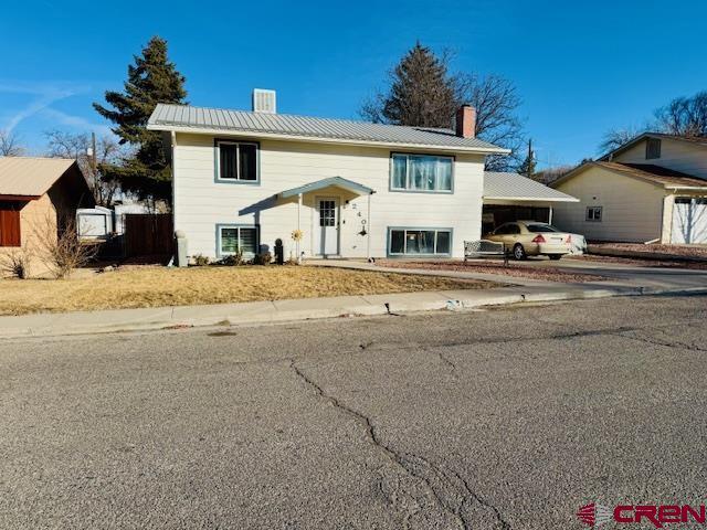 split foyer home featuring a carport