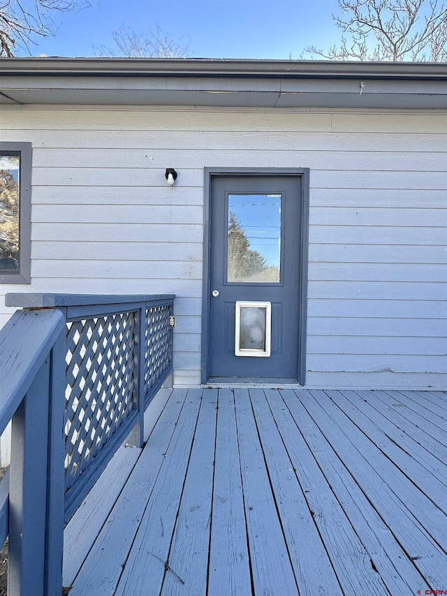 property entrance featuring a wooden deck