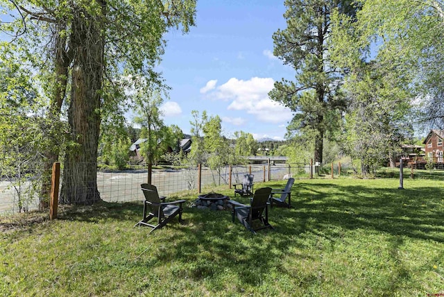 view of yard featuring a fire pit