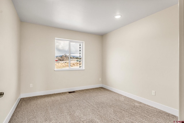 unfurnished room with carpet