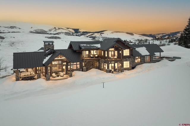 view of front of home featuring a mountain view