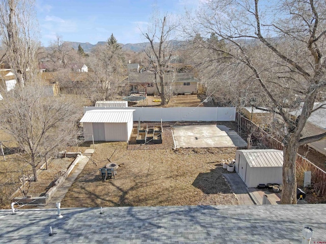 drone / aerial view featuring a mountain view