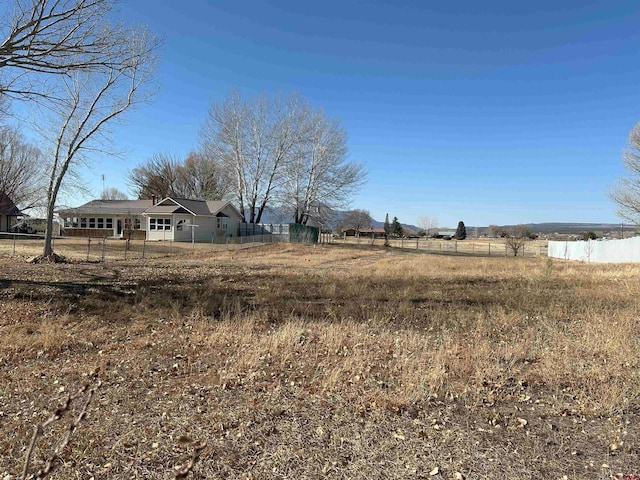 view of yard featuring a rural view