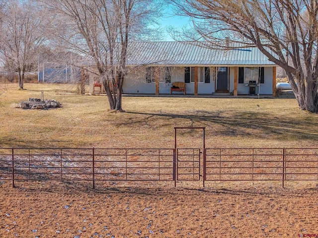 exterior space featuring a front yard