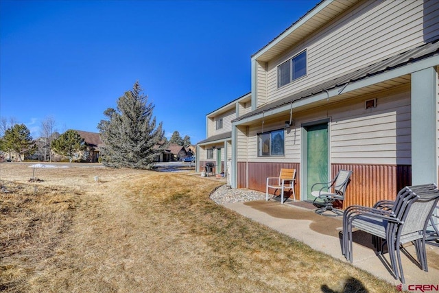 view of yard with a patio