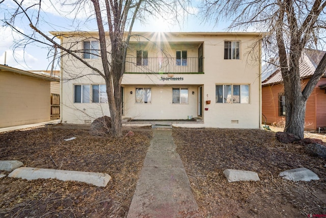 view of front of property featuring a balcony