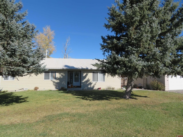 view of front of property with a front lawn