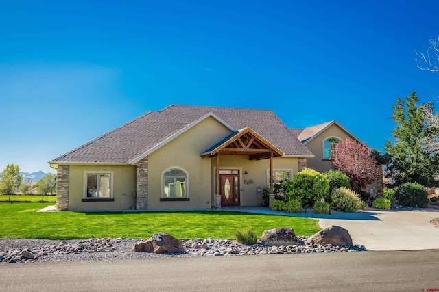 view of front of house featuring a front yard