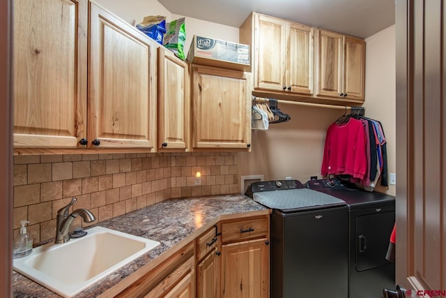 laundry room with cabinets, sink, and washing machine and clothes dryer