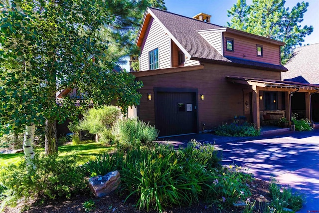 view of front facade with a garage