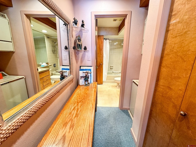 corridor with carpet floors, washer / dryer, visible vents, and baseboards