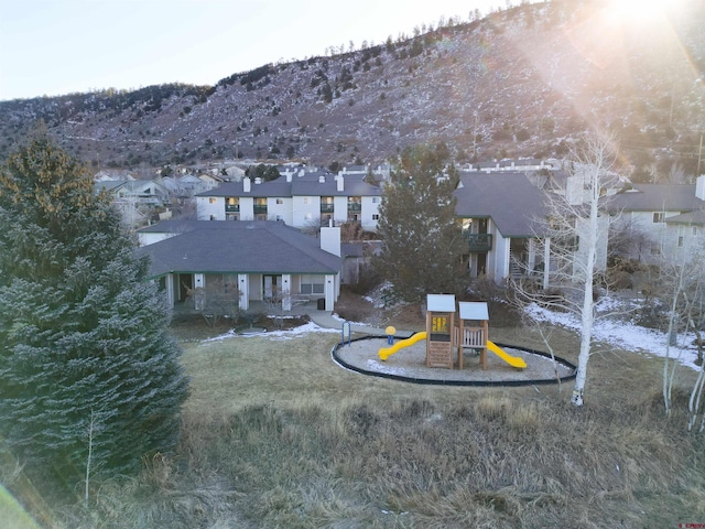 bird's eye view with a mountain view