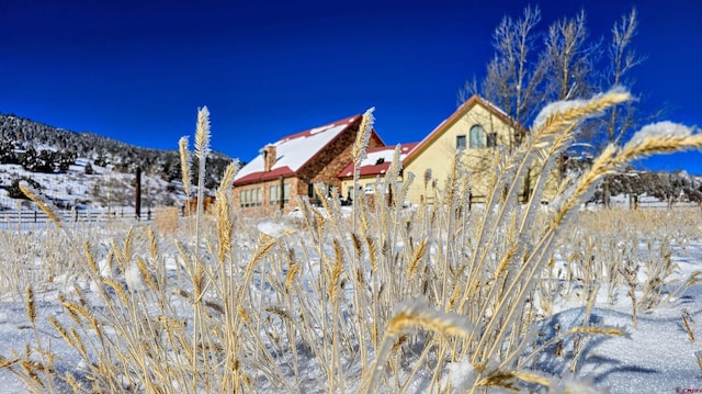 exterior details featuring a mountain view