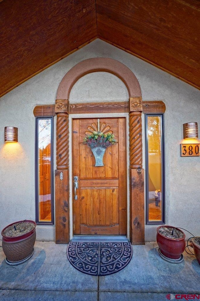 entrance to property with stucco siding