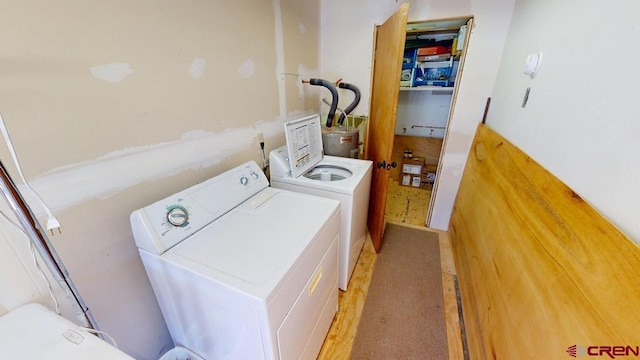 laundry room with laundry area and independent washer and dryer