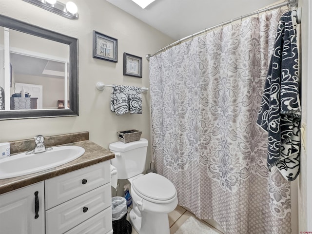 bathroom with curtained shower, vanity, and toilet