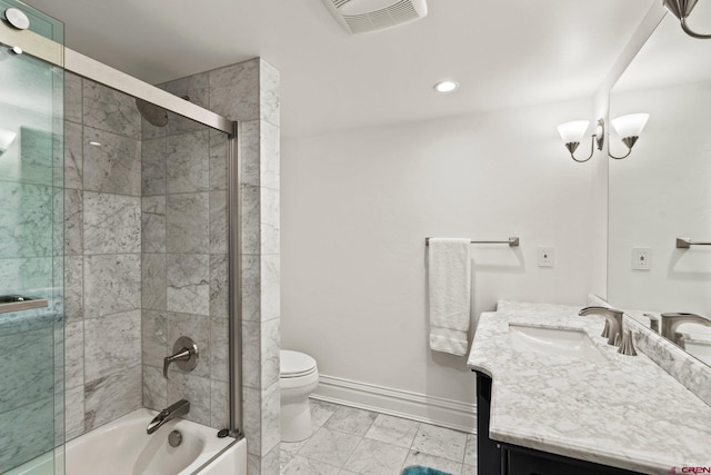 full bathroom featuring toilet, bath / shower combo with glass door, visible vents, vanity, and baseboards