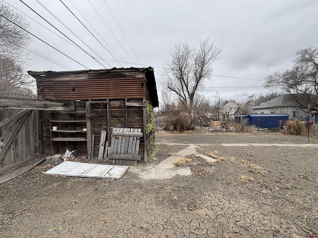 view of yard with an outdoor structure and a storage shed