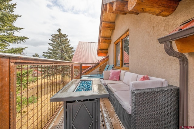 balcony with an outdoor living space with a fire pit