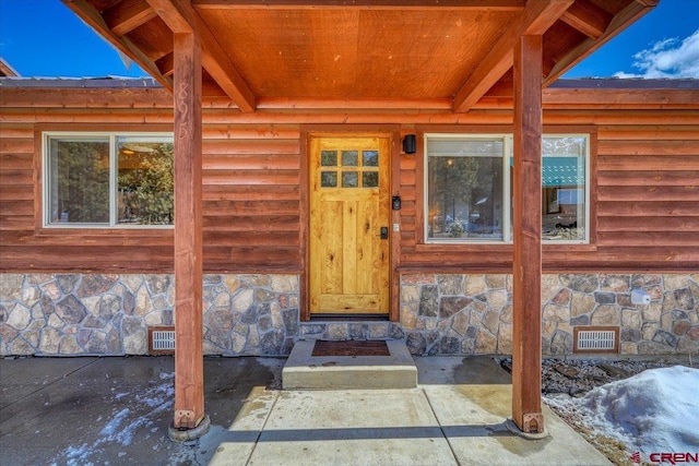 entrance to property featuring crawl space and visible vents