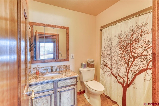 full bath featuring tile patterned flooring, vanity, toilet, and a shower with curtain