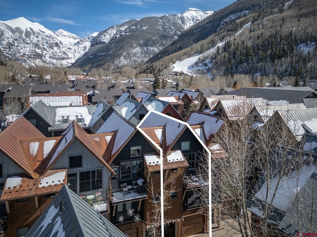 view of mountain feature with a residential view