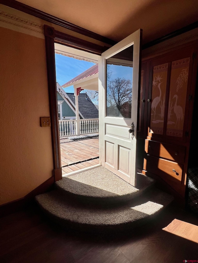 entryway featuring a textured wall