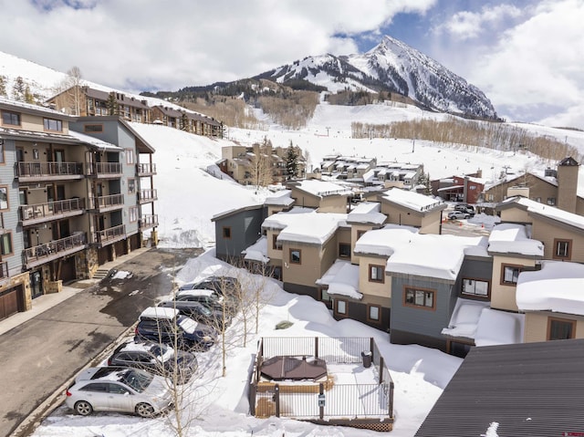 property view of mountains with a residential view