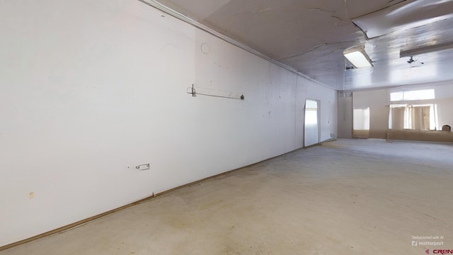 empty room featuring concrete flooring