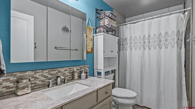 bathroom with vanity, a shower with shower curtain, toilet, a textured wall, and backsplash