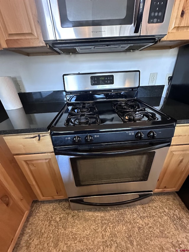 530 Redcliff Cir Unit F-203, Ridgway, CO 81432 - kitchen featuring dark countertops, appliances with stainless steel finishes, and light brown cabinetry