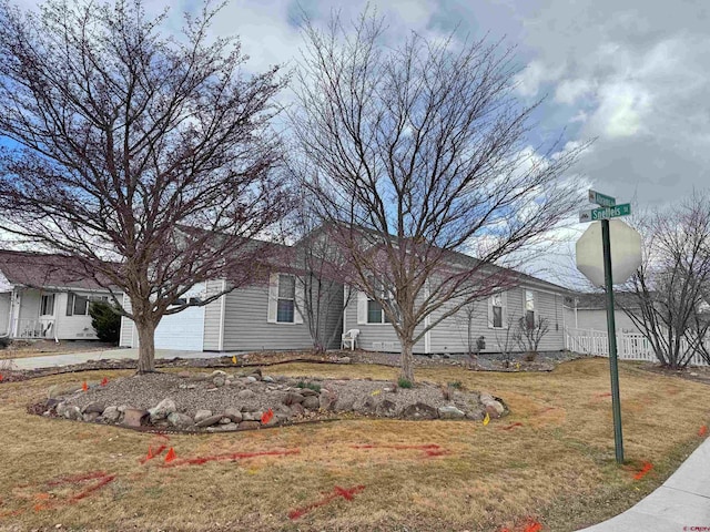 view of front of home featuring a front yard and an attached garage