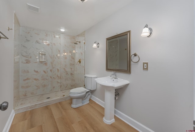 full bath with visible vents, toilet, wood finished floors, a shower stall, and baseboards