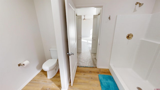 3601 Tinker Dr, Aztec, NM 87410 - bathroom featuring baseboards, toilet, walk in shower, and wood finished floors