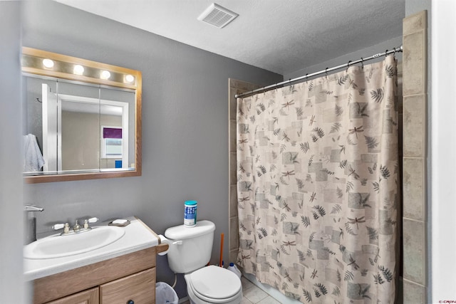801 S Nevada Ave, Montrose, CO 81401 - bathroom featuring a shower with shower curtain, toilet, vanity, a textured ceiling, and visible vents
