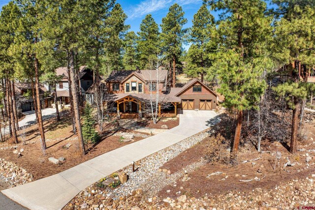 view of front of house with driveway and a garage