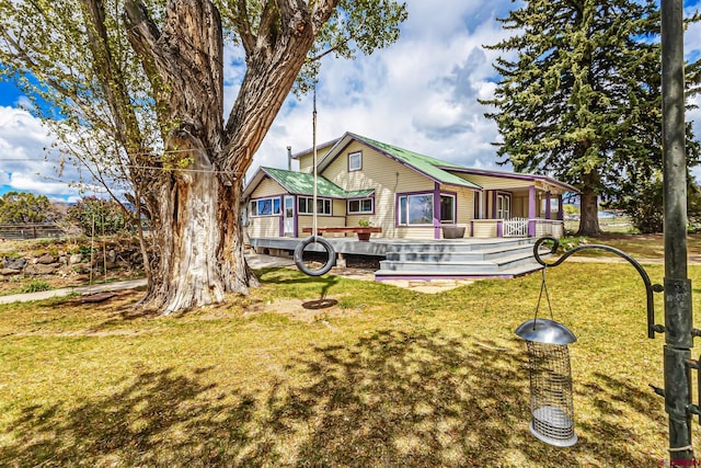 view of front facade with a front yard