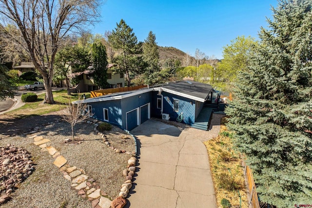 view of front of house with driveway