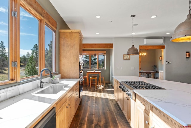 kitchen featuring a sink, a wall mounted air conditioner, recessed lighting, stainless steel gas stovetop, and dark wood-type flooring