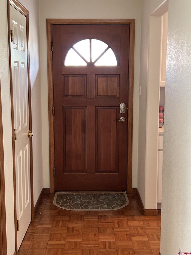 foyer featuring baseboards