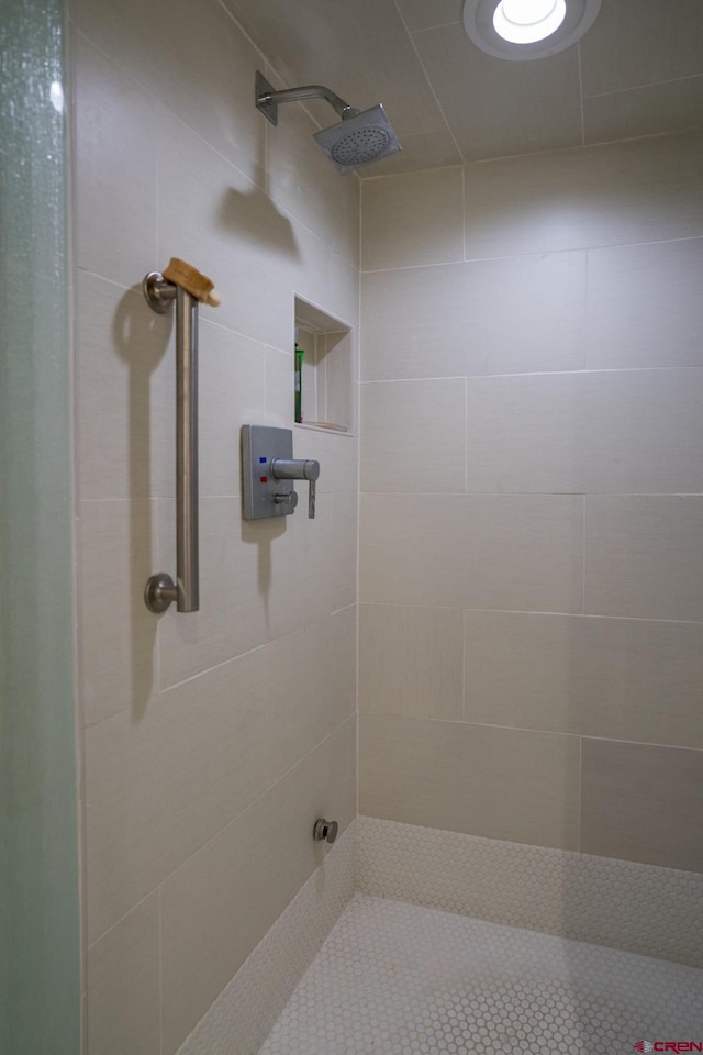 full bath featuring tiled shower